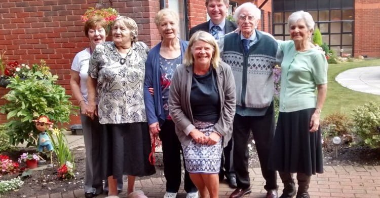 NWIB-with-Feltwood-Residents2015-750x390