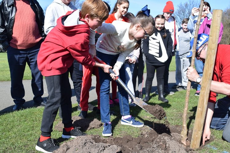 Volunteers And Pupils Sow Good!