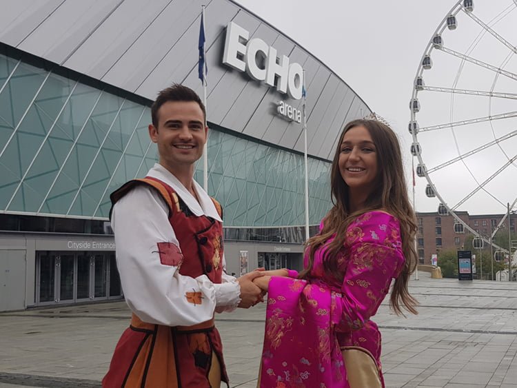 Aladdin (Michael Auger) and the Princess (Jessica Johann)